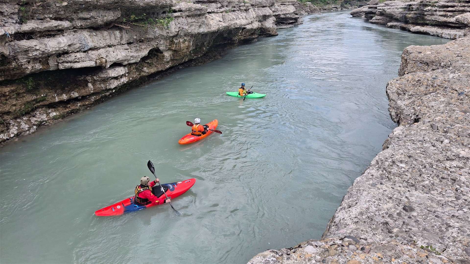 Kajak, Fluss Vjosa, Abschnitt Strembec - Camp Albtourist Canyon 