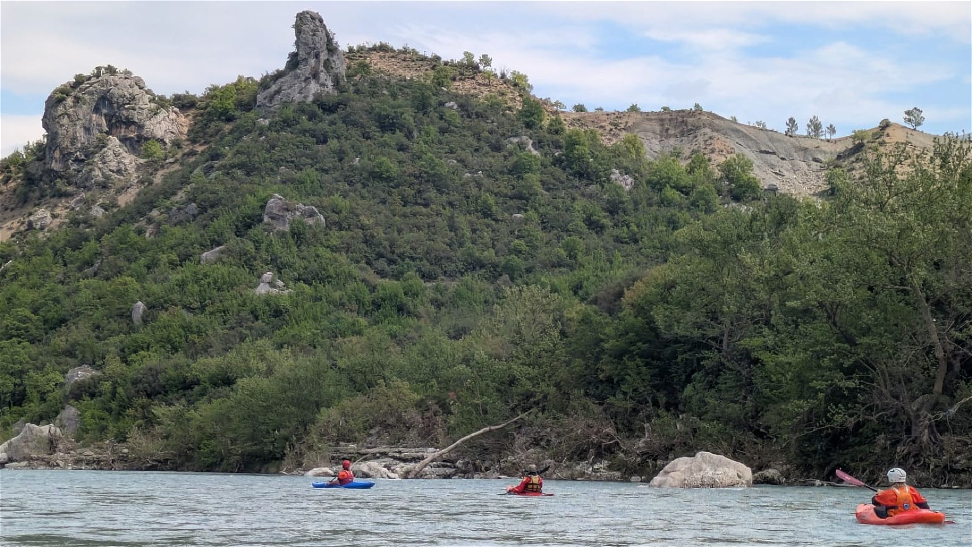 Kajak, Fluss Vjosa, Abschnitt Strembec - Camp Albtourist oberhalb Permet 