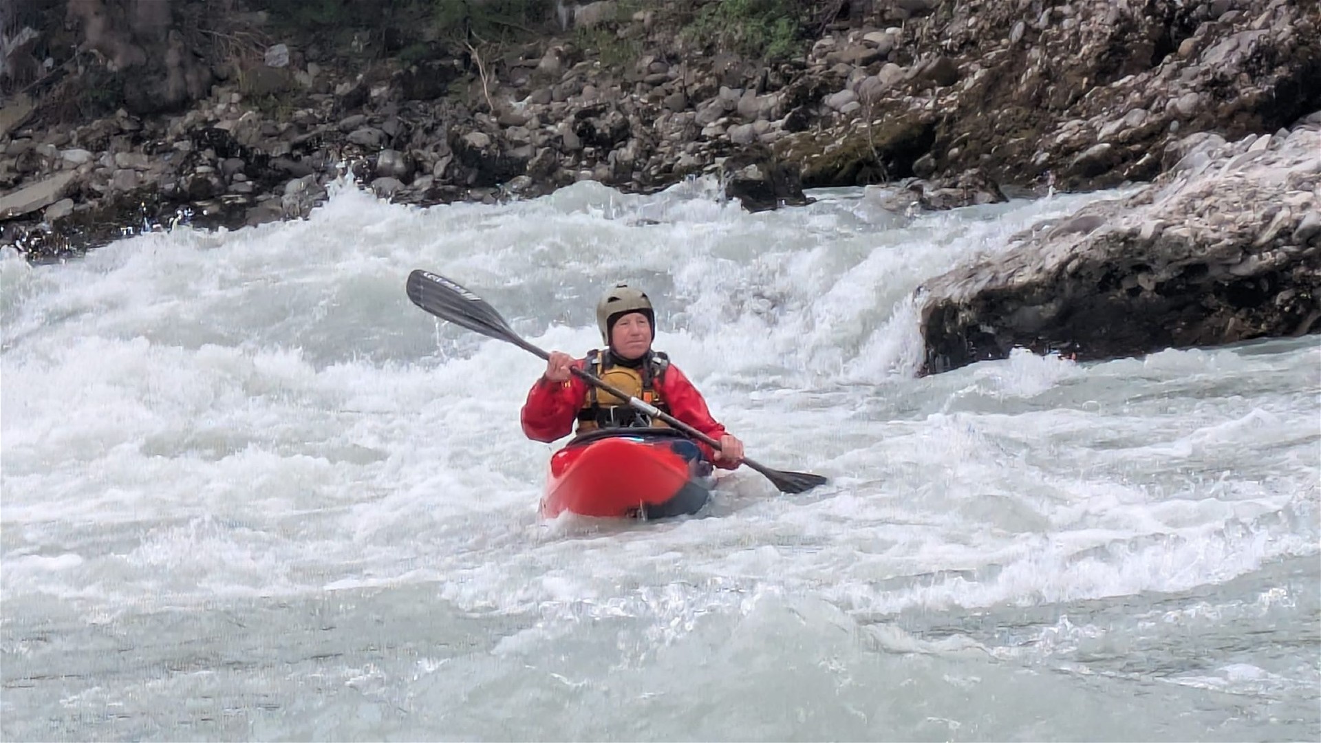 Kajak, Fluss Vjosa, Abschnitt Strembec - Camp Albtourist bei Petran 