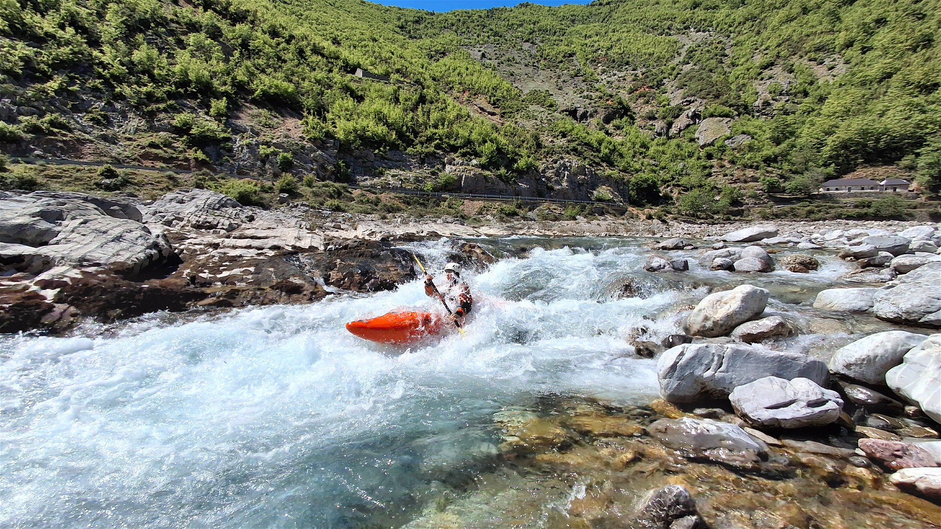© Thomas R. 26.4.26 Kajak, Fluss Kir, Abschnitt Prekal - Canyon schönes Wildwasser