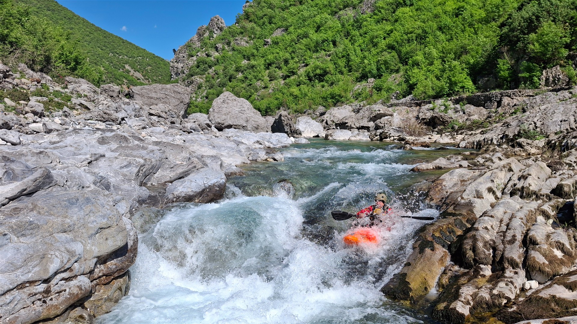 © Thomas R. 26.4.26 Kajak, Fluss Kir, Abschnitt Prekal - Canyon vor dem Ausstieg