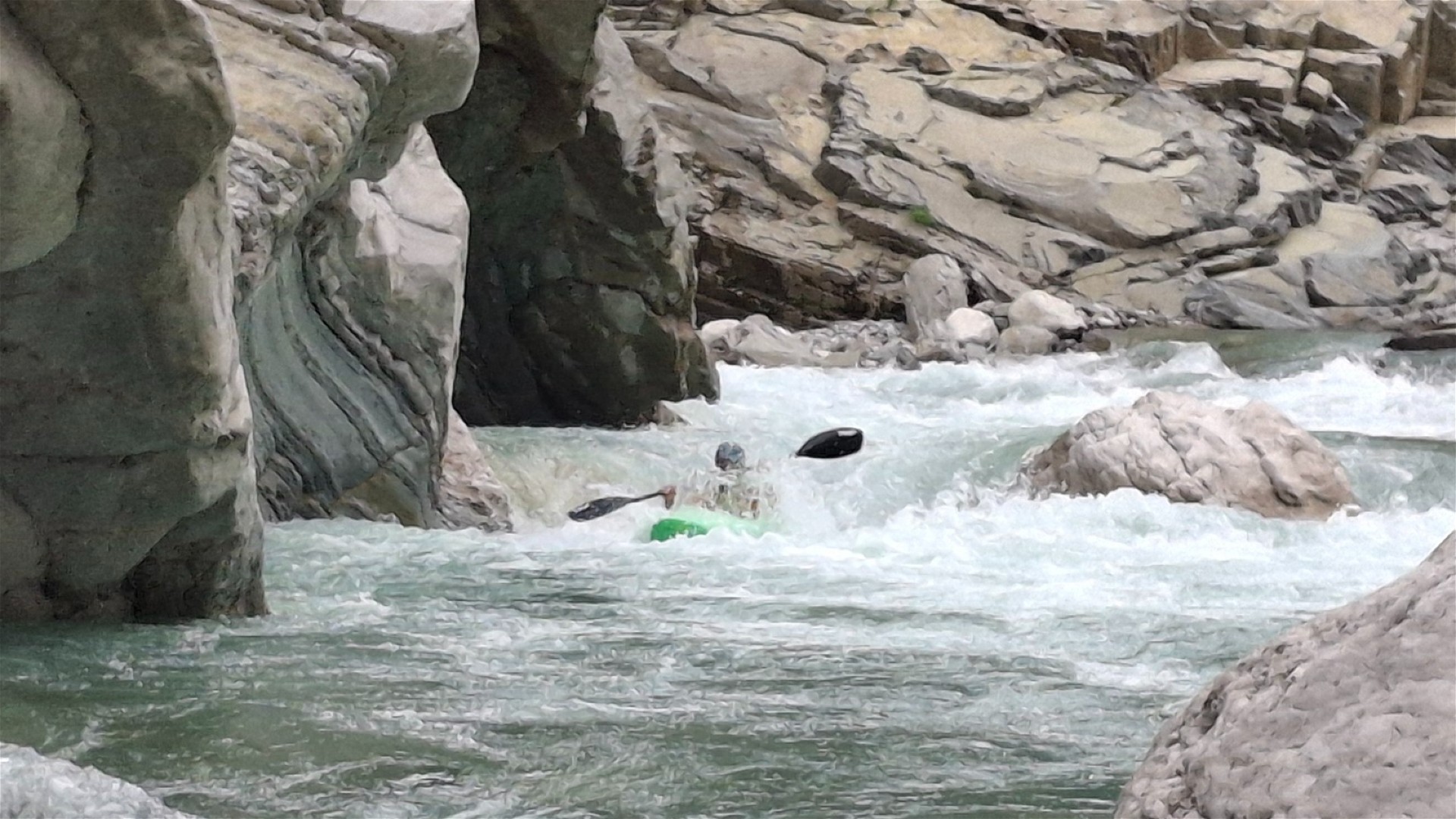 © Thomas R. 14.4.26 Kajak, Fluss Kalaritikos, Abschnitt Kalarites - Plaka Klammeinfahrt
