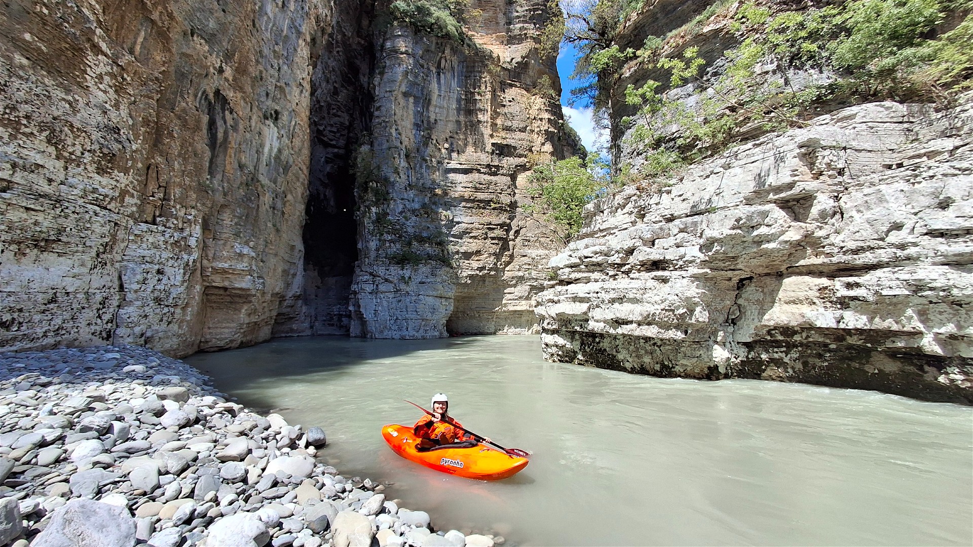 Kajak, Fluss Osum, Abschnitt Lapani - Çamping Kalaja Schluchtenlandschaft 