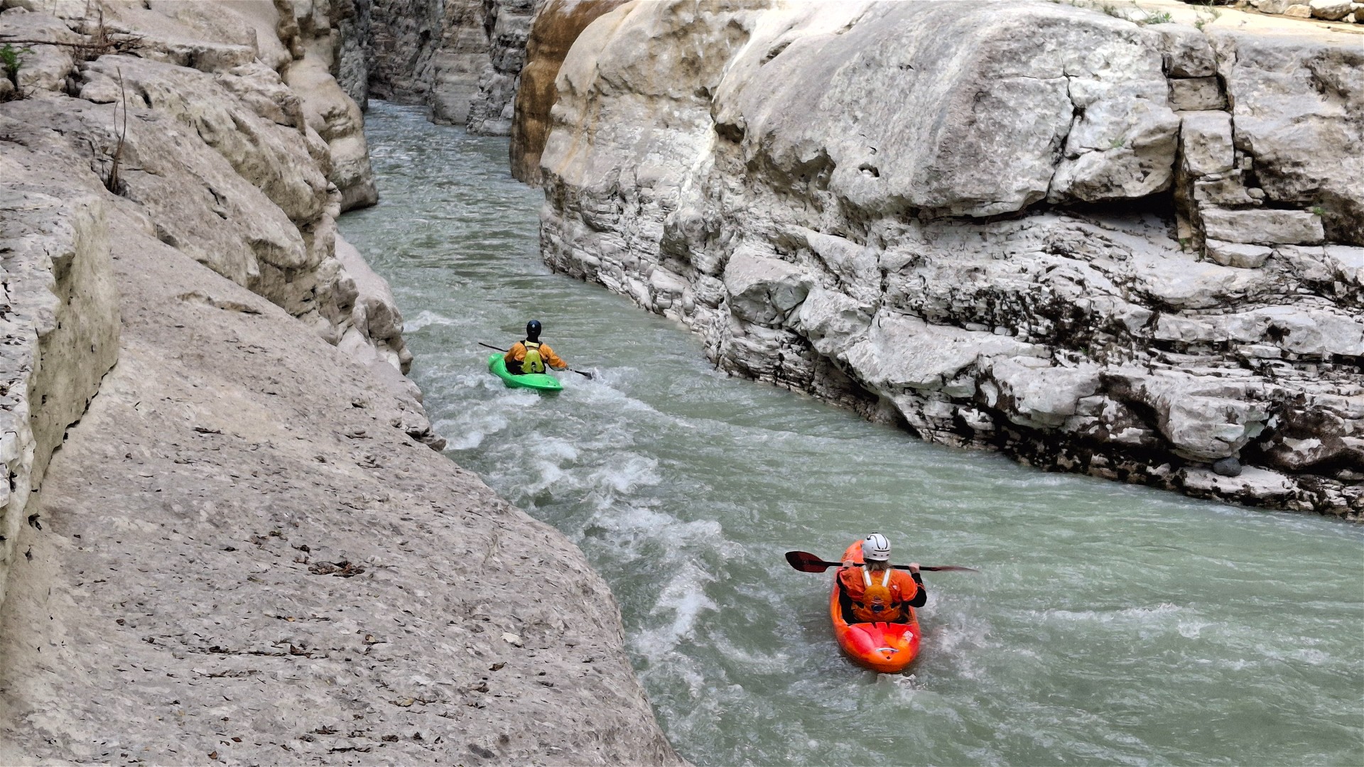 Kajak, Fluss Osum, Abschnitt Lapani - Çamping Kalaja Engstelle 