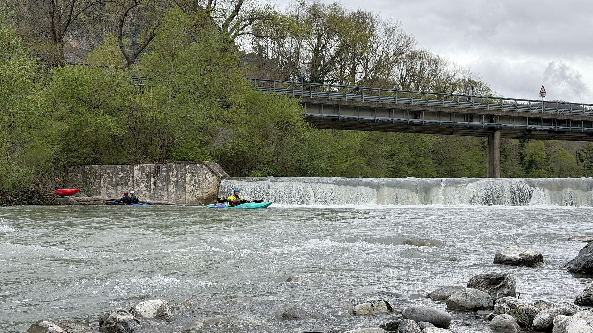 Kajak, Fluss Noce Lucano, Abschnitt Lauria - Parruta zweites Wehr bei der Brücke r umtragen 
