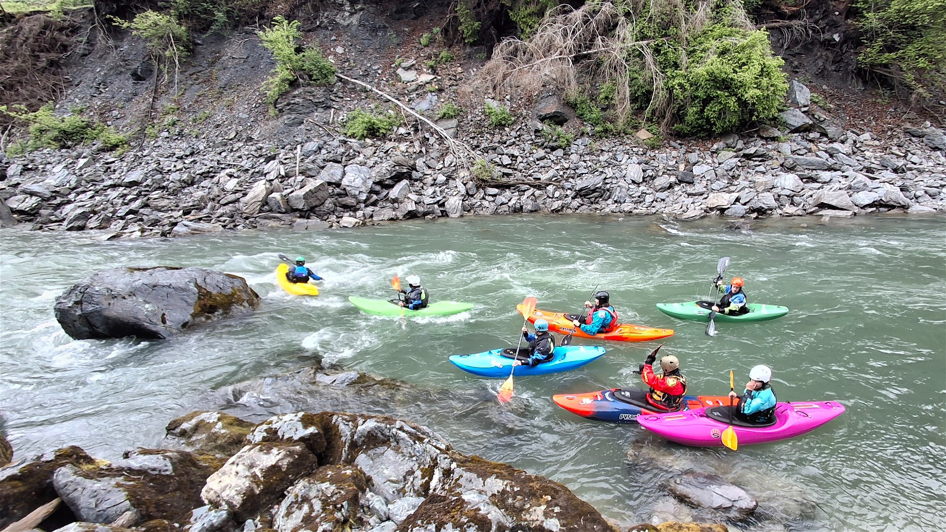 Kajak, Fluss Salzach, Abschnitt Eschenau - Schwarzach (Raftstrecke) Niederwasser bei Lend 