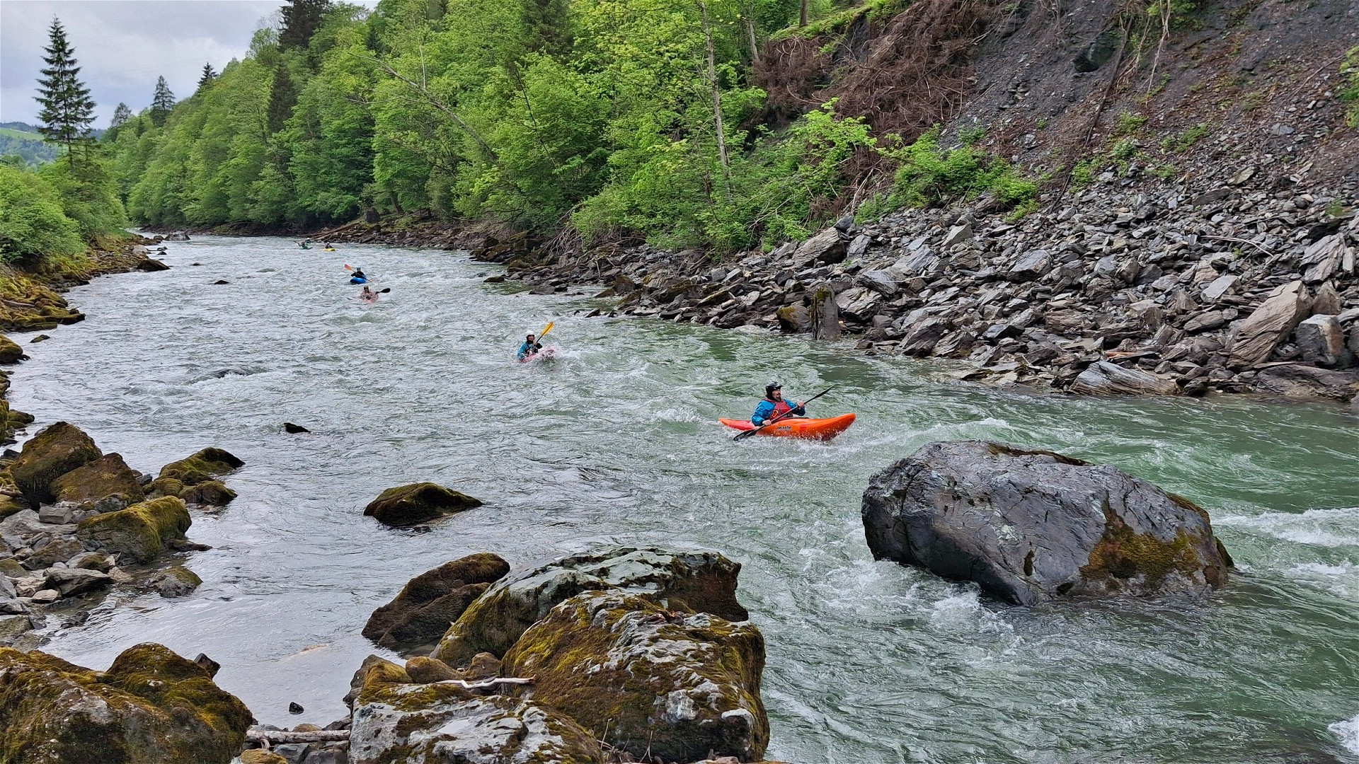 Kajak, Fluss Salzach, Abschnitt Eschenau - Schwarzach (Raftstrecke) Niederwasser bei Lend 
