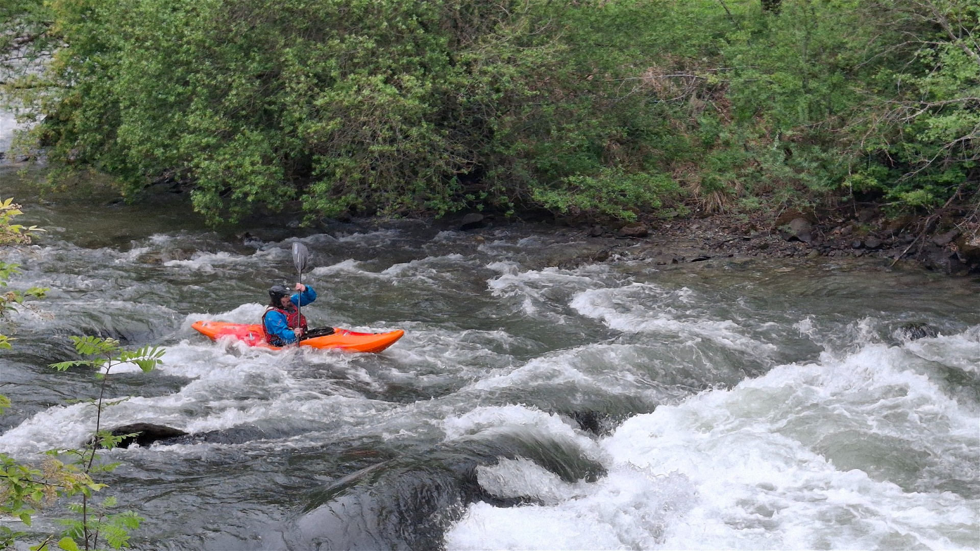 Kajak, Fluss Mur, Abschnitt Tamsweg - St. Ruprecht Stufe bei Madling l halten 🛶 Claus K.