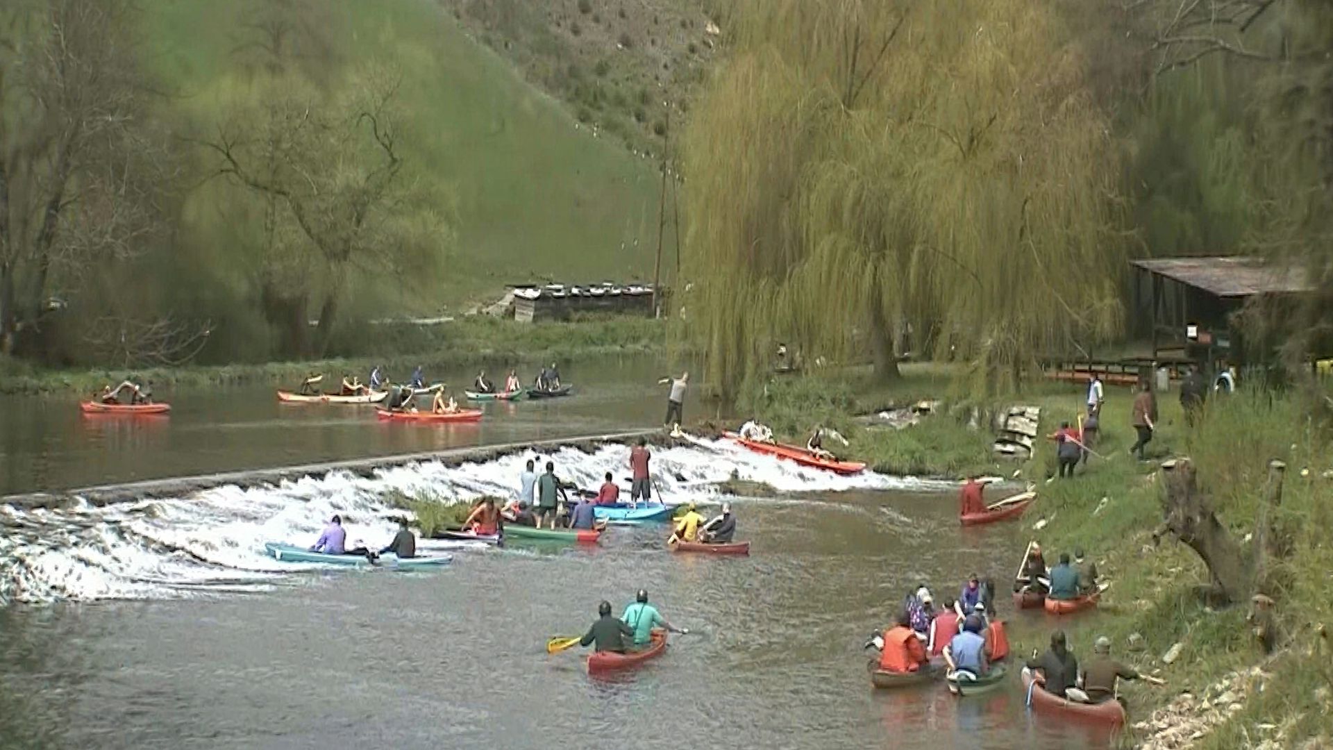Kajak, Fluss Mährische Thaya, Abschnitt Weikertschlag - Raabs (Unterlauf) Wehr bei Weikertschlag 