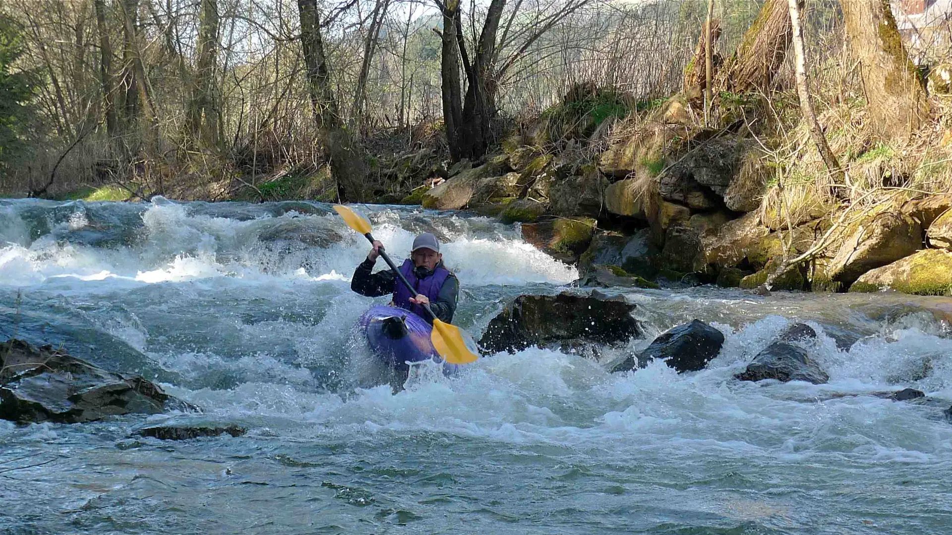 Kajak, Fluss Feistritz, Abschnitt Rettenegg - Strallegg (Obere) Stufe kurz vor dem Ausstieg 