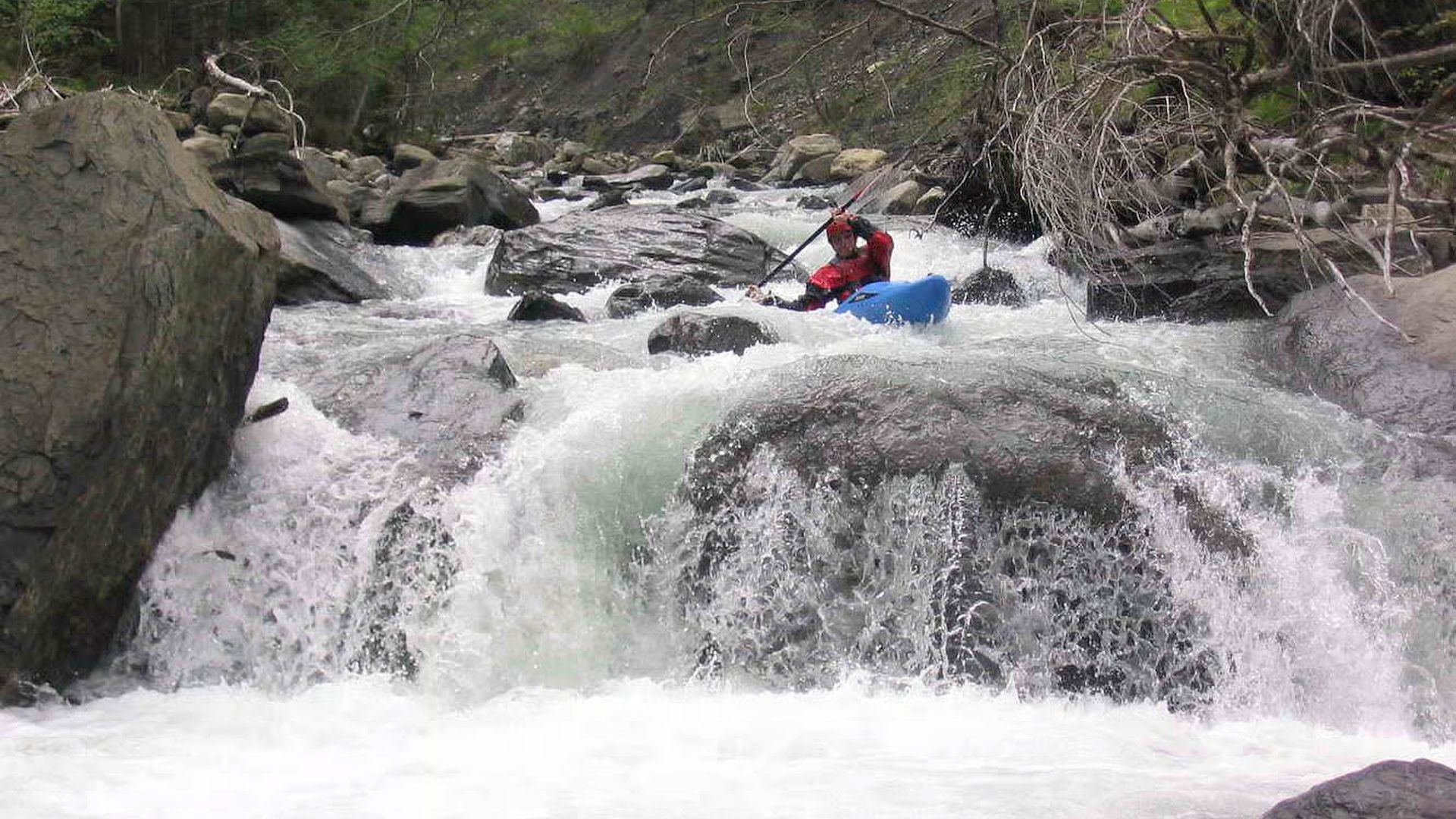 Kajak, Fluss Mellenbach, Abschnitt Wehr - Holzbrücke (Mittlerer Mellenbach) sehr schöne Stufe mit sportlicher Anfahrt 