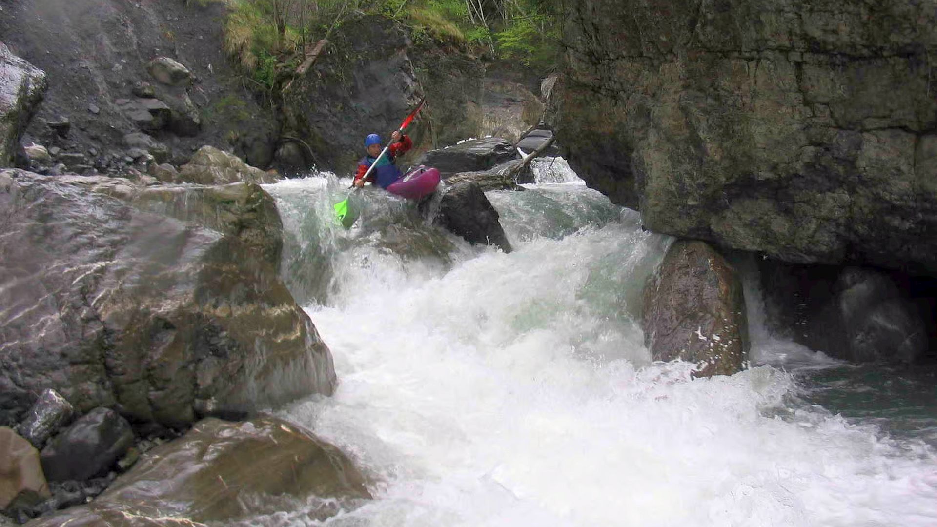 Kajak, Fluss Mellenbach, Abschnitt Holzbrücke - Mündung (Unterer Mellenbach) die erste Stufe nach dem Extremstück 