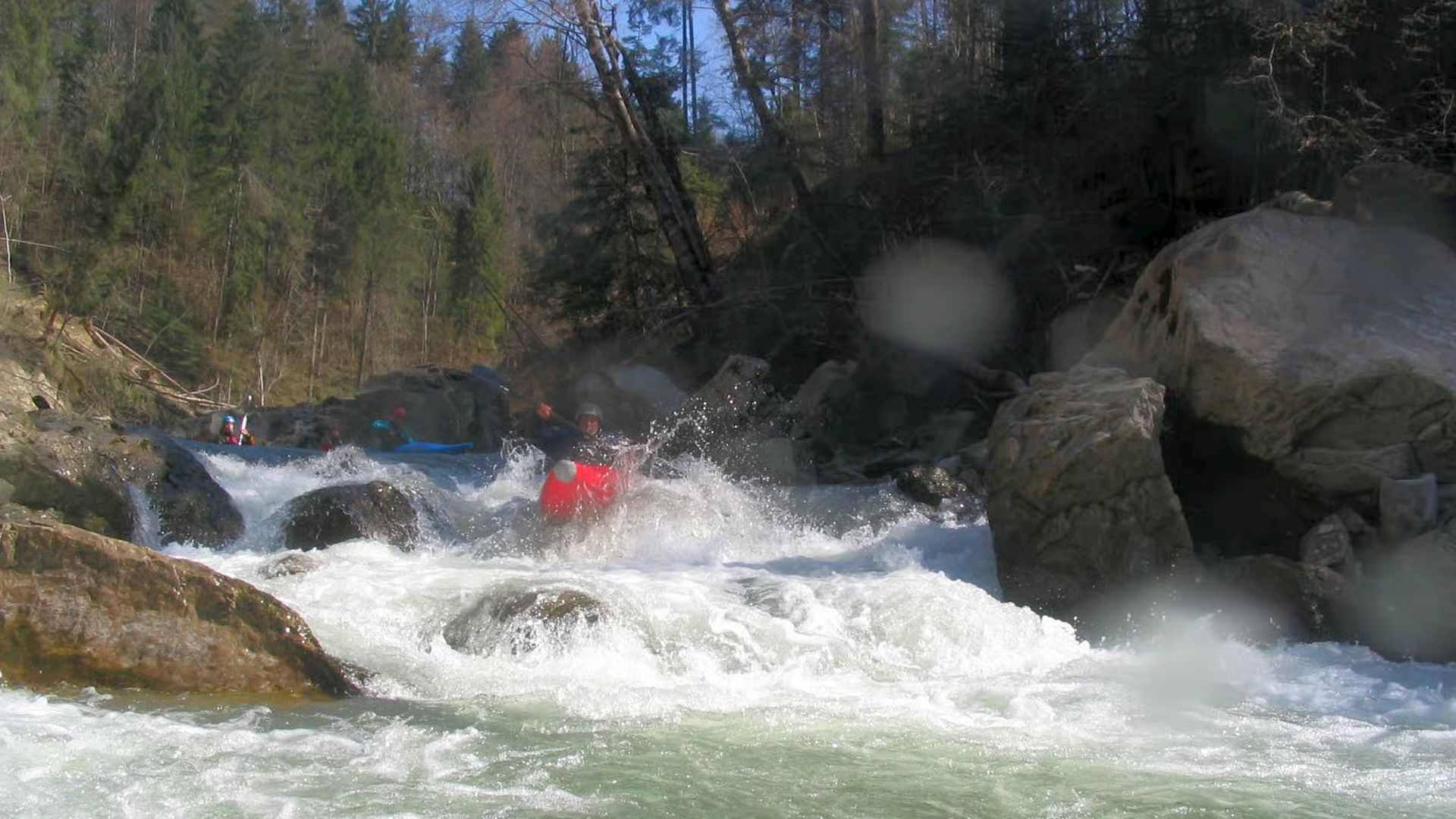 Kajak, Fluss Weißach, Abschnitt Hasenbrücke - Zwing (Kleine Weißachschlucht) schwerste Stelle der kleinen Weißachschlucht 