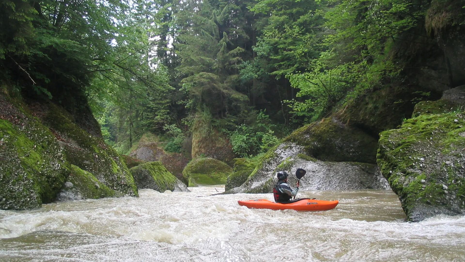 Kajak, Fluss Sitter, Abschnitt Appenzell - Haslen (Obere Sitterschlucht) Gasse nach dem Kanonenrohr 