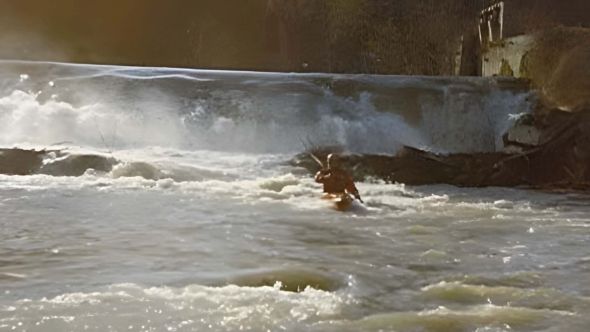 Kajak, Fluss Url, Abschnitt Spiegelsberg - Greinsfurth (Unterlauf) Wehr in Pilsing bei Mauer 