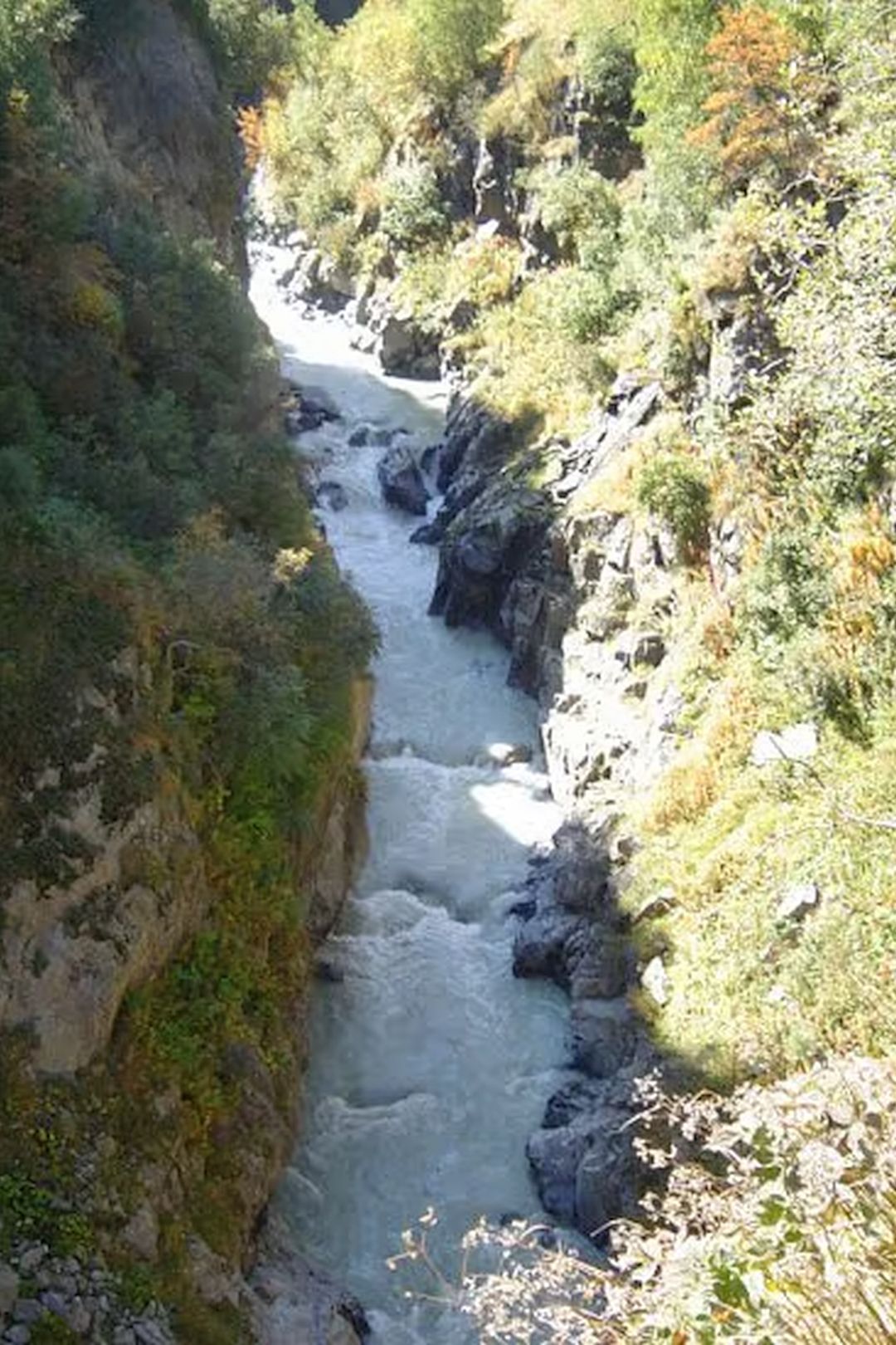 Kajak, Fluss Gurgler Ache, Abschnitt Obergurgl - Sahnestüberl Blick von der hohen Brücke aus Richtung erste Klamm 