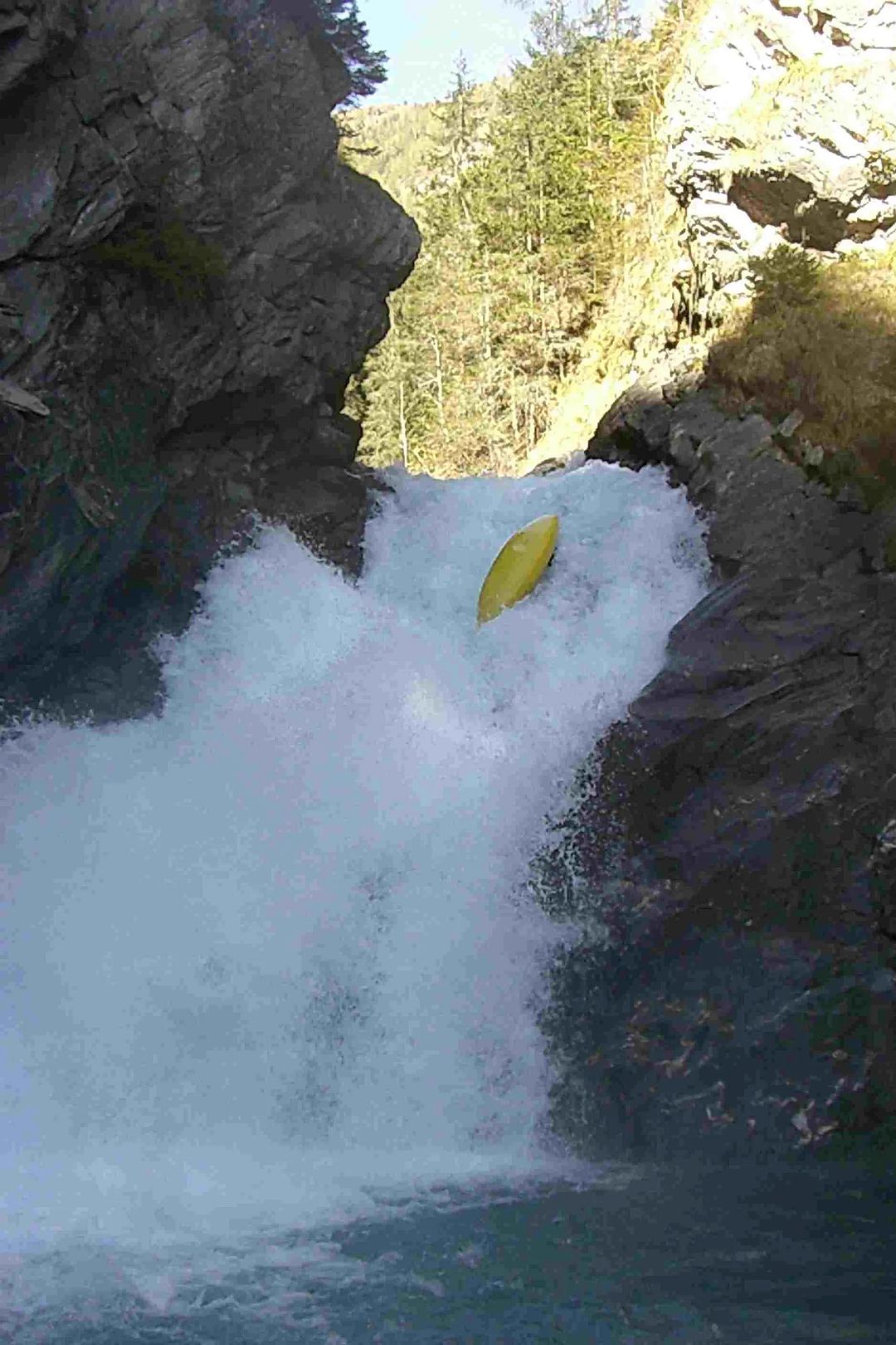 Kajak, Fluss Isel, Abschnitt Bobojach - Virgen (Durchbruchsschlucht) die 12m Rutsche 