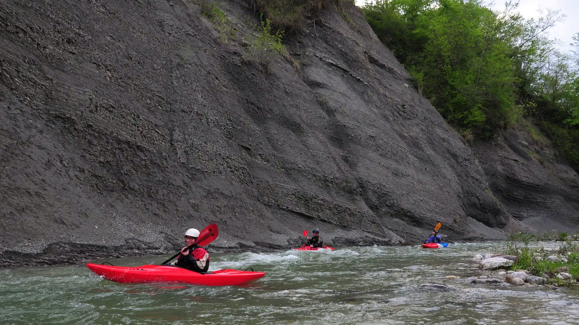 © Christoph S. 18.11.17 Kajak, Fluss Caorame, Abschnitt Salgarda - Busche (Unterlauf) sauberes nur mäßig schweres Wildwasser