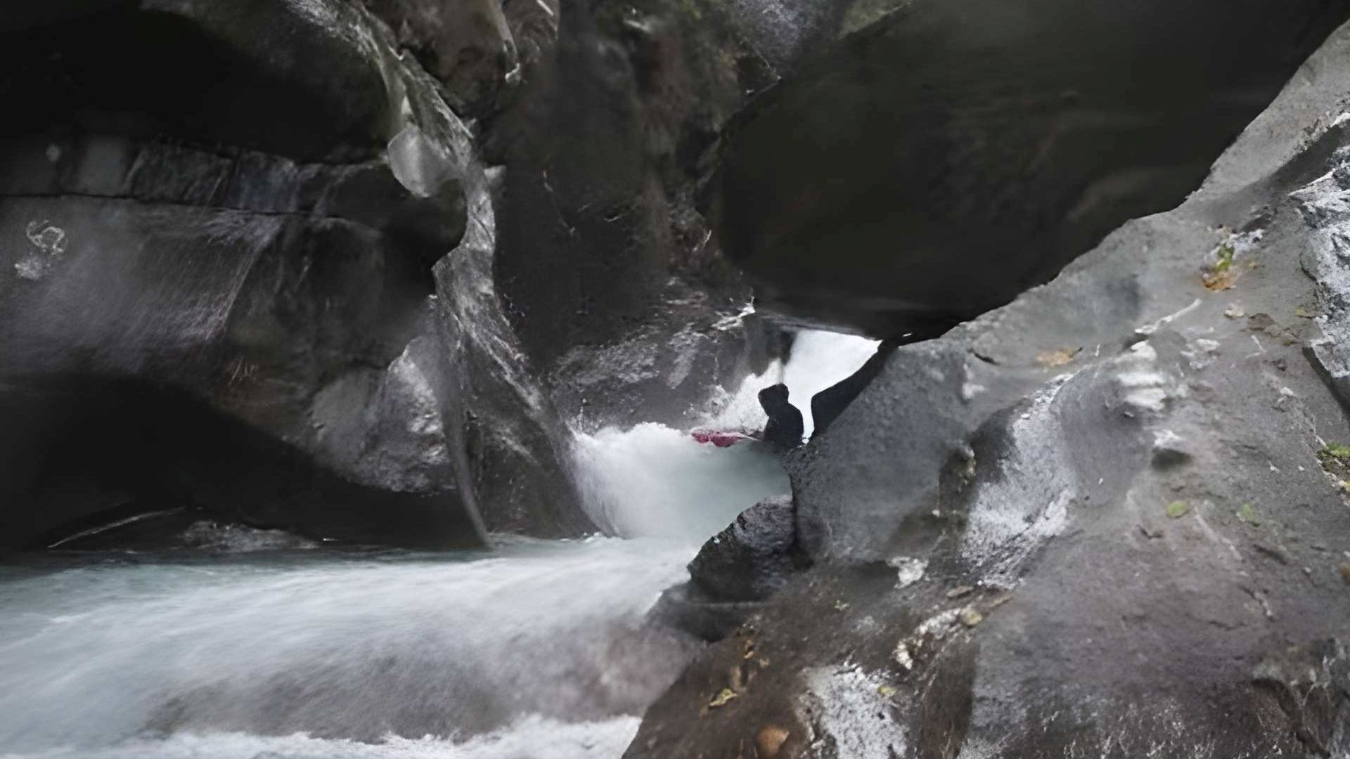 Kajak, Fluss Passer, Abschnitt Moos - Holzbrücke (Passerschlucht) Ausfahrt aus der Siphontrage 