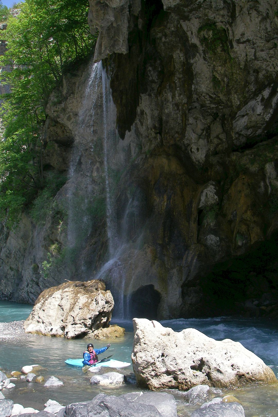 🛶 Werner R. (© Peter F. 8.7.07) Kajak, Fluss Ubaye, Abschnitt Le Lauzet - Stausee (Royalschlucht) der Schleierwasserfall 🛶 Werner R.