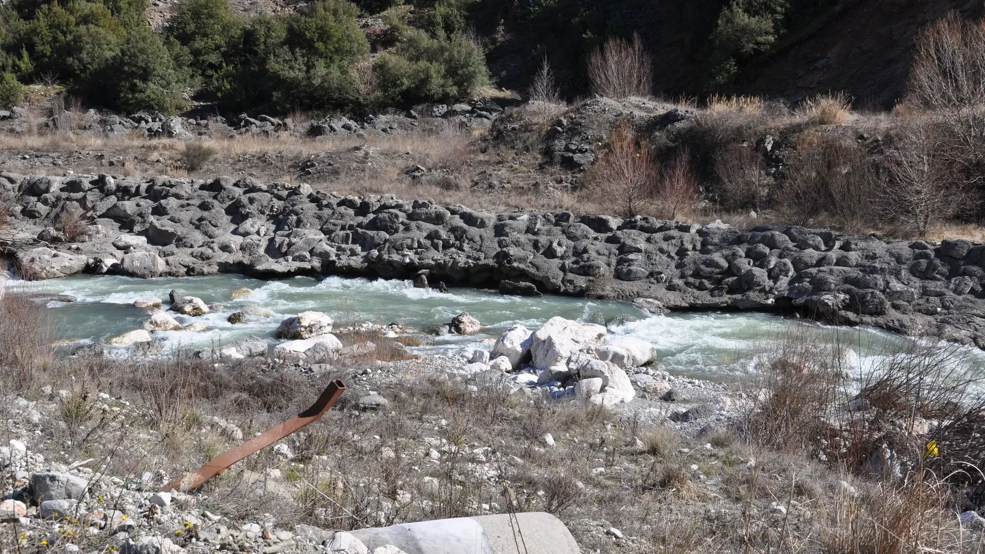 © Christoph S. 3.3.17 Kajak, Fluss Metsovitikos, Abschnitt Megalo Peristeri - Baltouma (Unterlauf) Einstieg am Ende des Brückenkatarakts