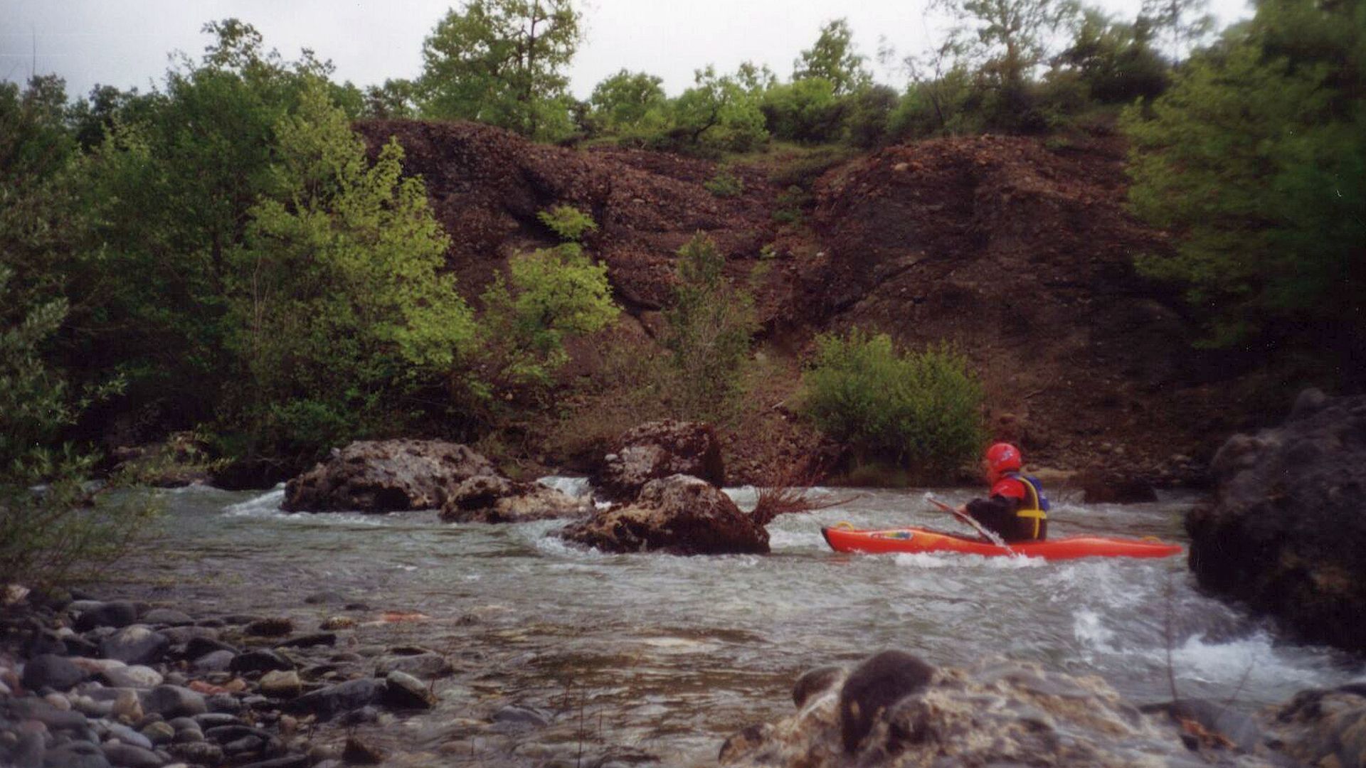 © Ulli F. 10.5.01 Kajak, Fluss Venetikos, Abschnitt Brücke - Mündung (Schwarze Endschlucht) manchmal verblockt