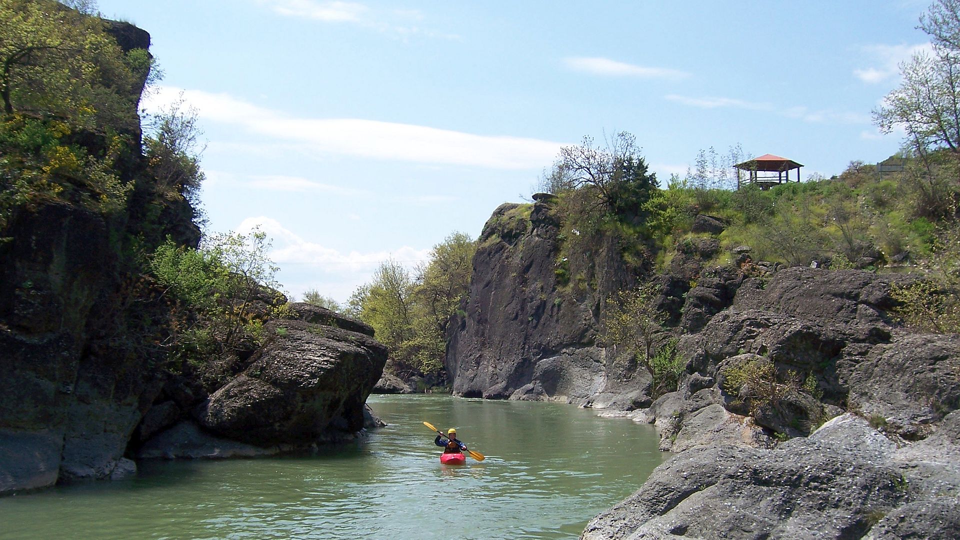 © Franz L. 28.4.07 Kajak, Fluss Venetikos, Abschnitt Brücke - Mündung (Schwarze Endschlucht) die Schwarze Endschlucht beginnt