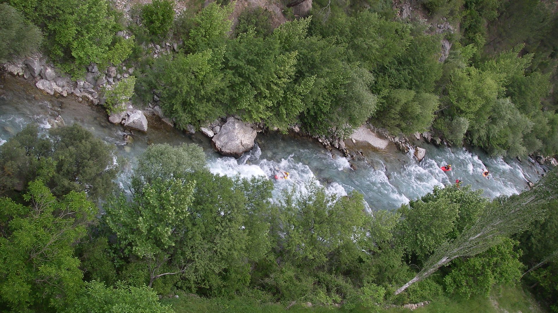 © Michael R. 30.4.08 Kajak, Fluss Alara, Abschnitt Wasserfall - Ortaköy (Quelltopfstrecke) flotte Waldschlucht