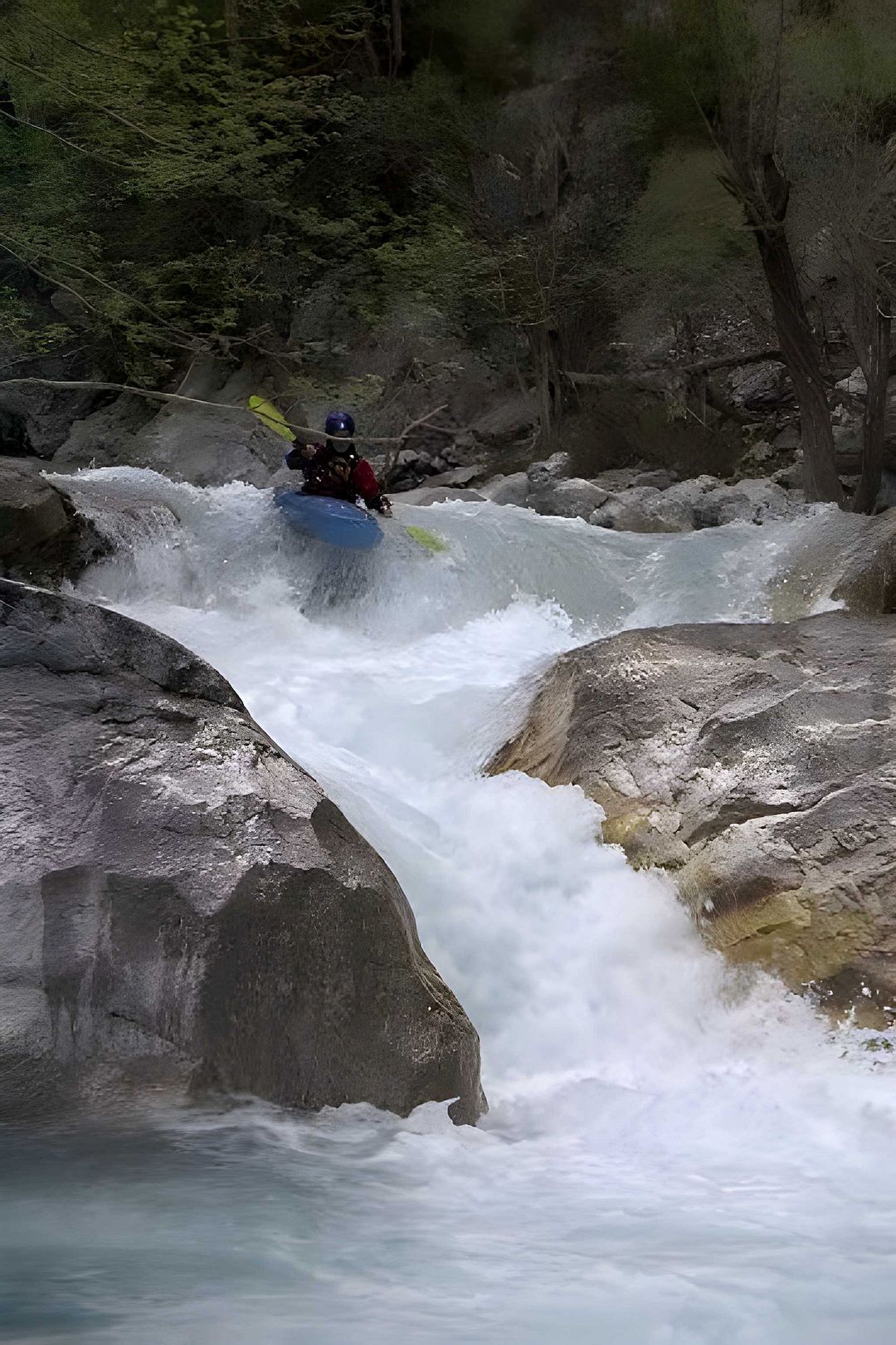 © Christoph S. 22.5.04 Kajak, Fluss Dim, Abschnitt Alacami - Niagara Picknick (Oberster Dim) schöne Doppelstufe, die Straße hat den Fluss verlassen