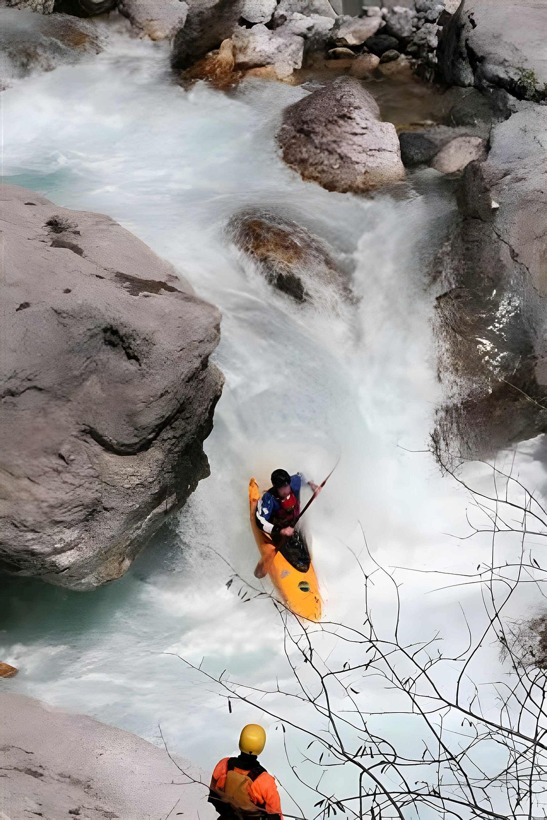 © Christoph S. 22.5.04 Kajak, Fluss Dim, Abschnitt Alacami - Niagara Picknick (Oberster Dim) Stein im Unterwasser Boof ist Pflicht