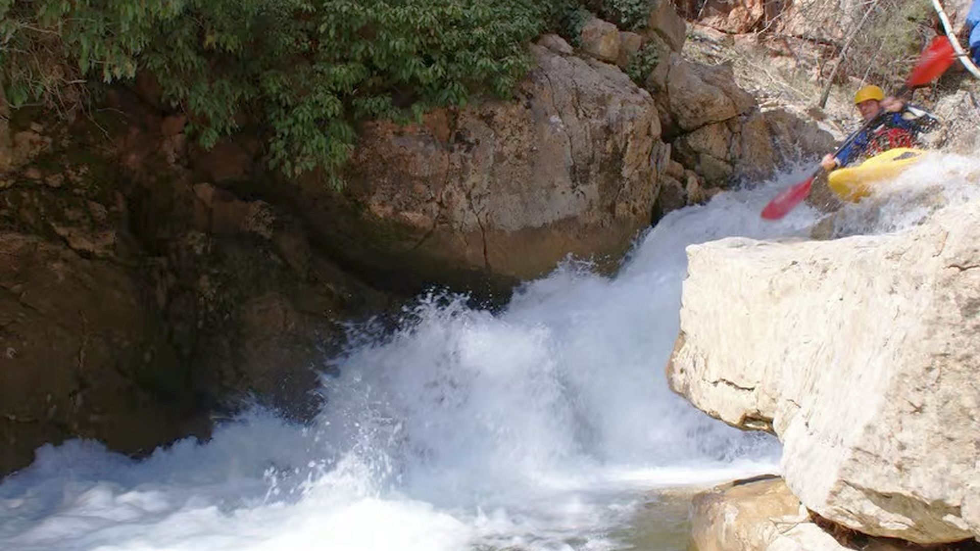 Kajak, Fluss Manavgat, Abschnitt Oberster Manavgat (linker Quellbach) unsaubere Stufe oberhalb der Quellen 