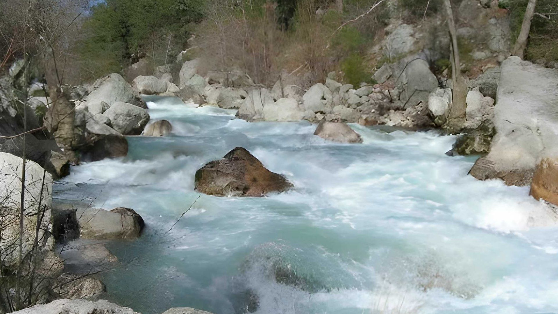 Kajak, Fluss Manavgat, Abschnitt Üzümdere Schlucht der lange Katarakt kurz vor Schluchtbeginn 