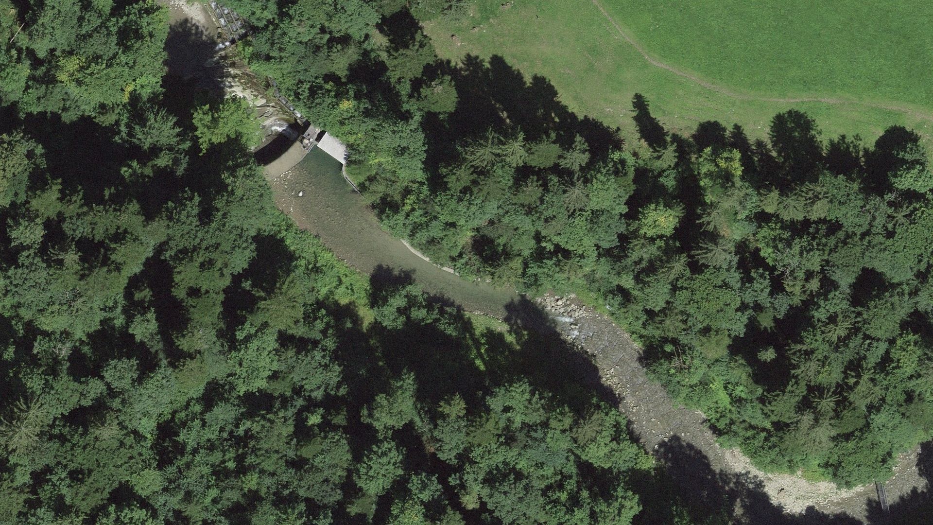 Kajak, Fluss Goldach, Abschnitt Achmüli - Martinsbrücke (Martinsschlucht) Wehr nach dem Einstieg 
