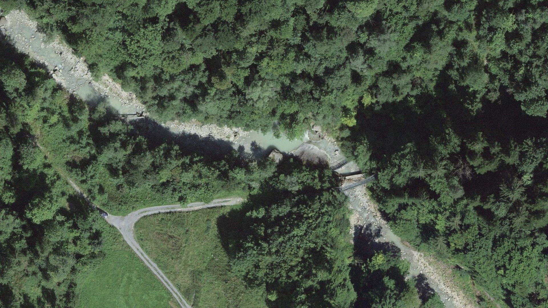 Kajak, Fluss Goldach, Abschnitt Achmüli - Martinsbrücke (Martinsschlucht) Rutsche unter der Brücke 