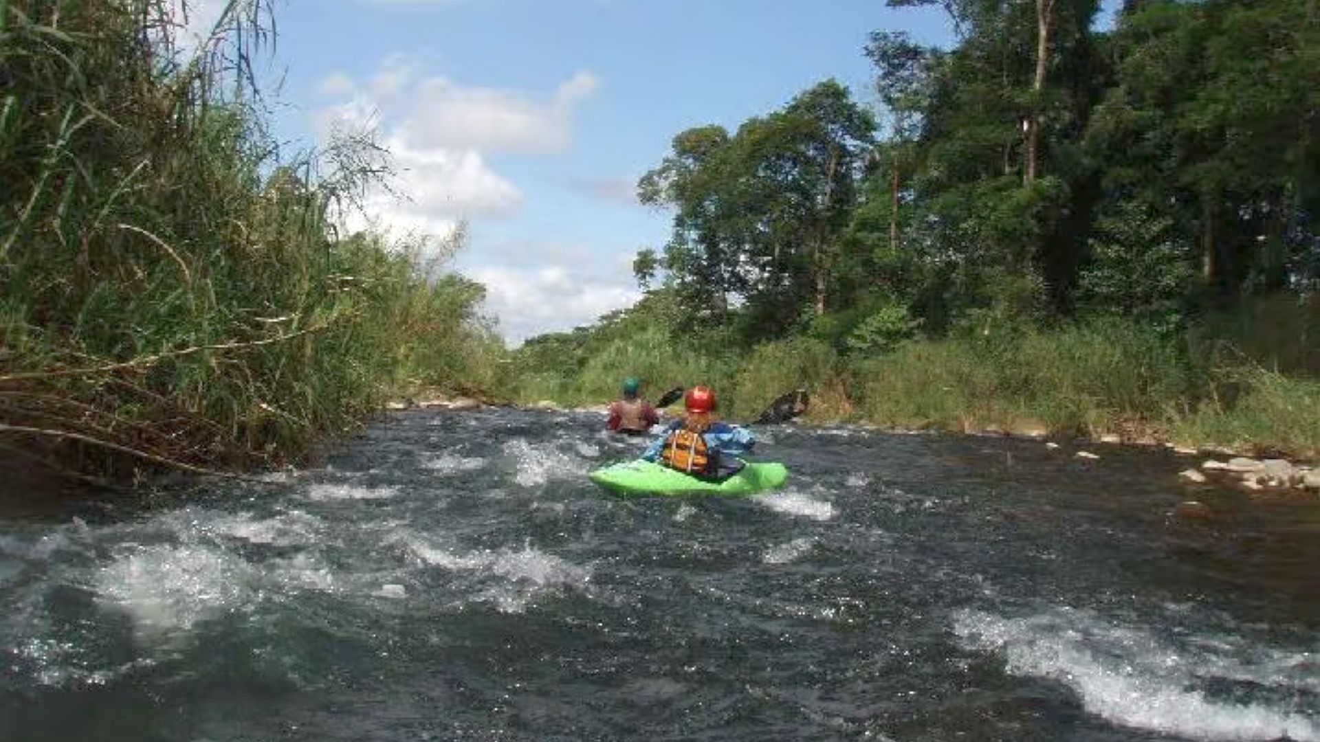 © Max M. 25.12.08 Kajak, Fluss Río Caño Grande, Abschnitt Venecia - Pital (Standardstrecke) Typischer Flussverlauf im ersten Abschnitt