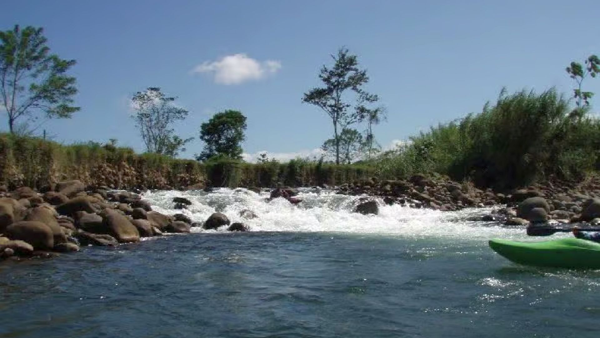 © Max M. 25.12.08 Kajak, Fluss Río Caño Grande, Abschnitt Venecia - Pital (Standardstrecke) Drop and Pool in Costa Rica
