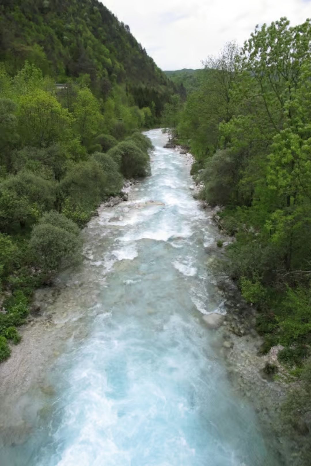© Max M. 18.5.10 Kajak, Fluss Torre, Abschnitt Pradielis - Tarcento (Standardstrecke) Fluss bei Pegel 50 unterhalb Einstieg