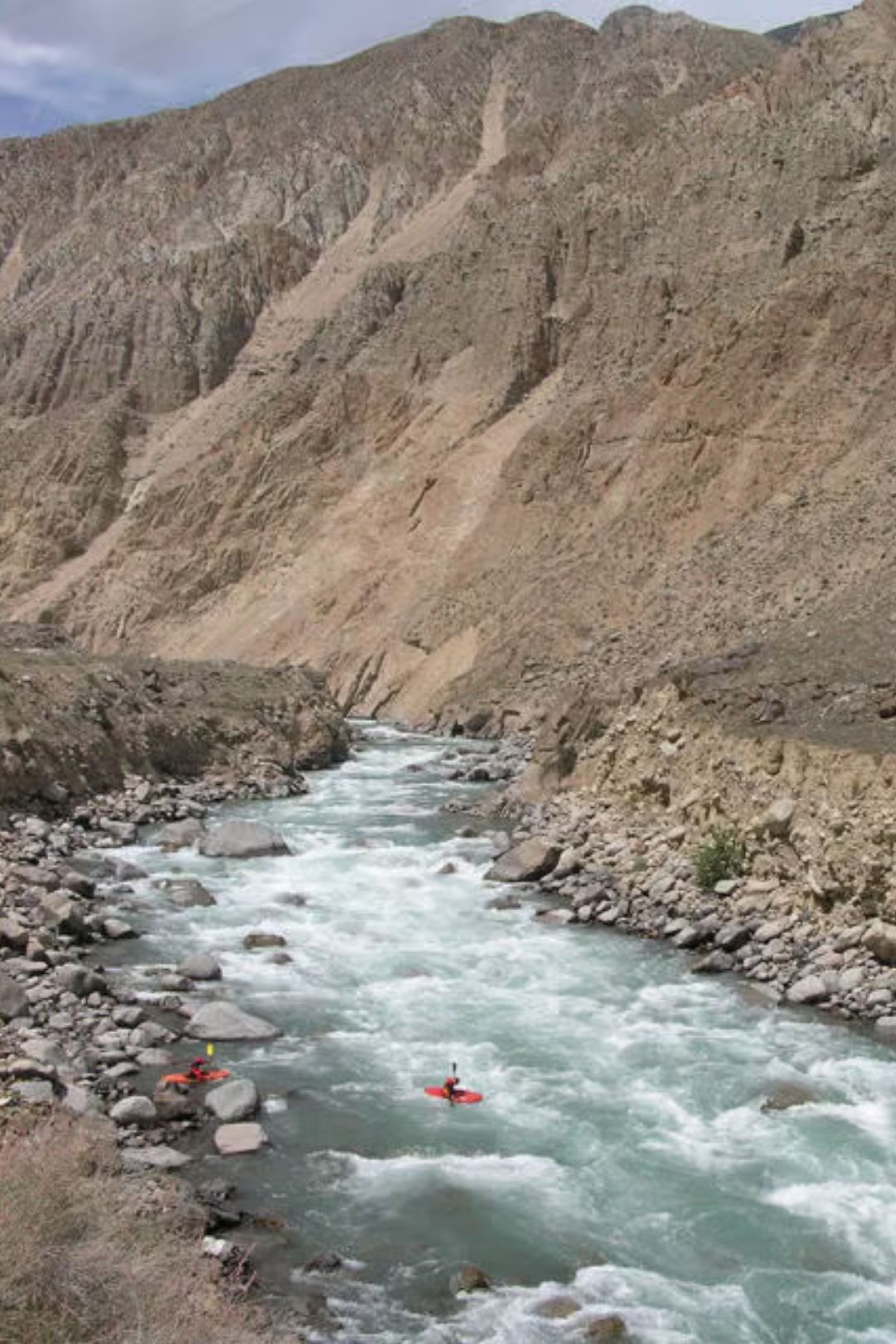 © Wolfgang A. 9.8.08 Kajak, Fluss Kekemeren, Abschnitt Kyzyl-Oi - Sanddüne gewaltige Landschaft