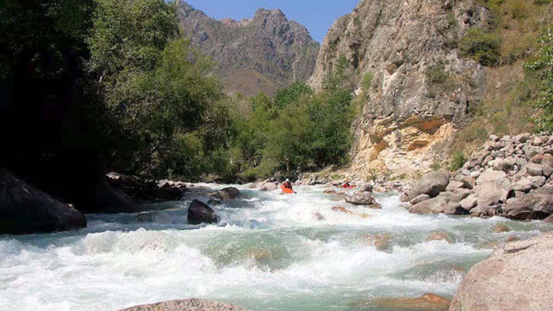 Kajak, Fluss Chychkan, Abschnitt Mittlerer Abschnitt flachere Gefällestrecke 
