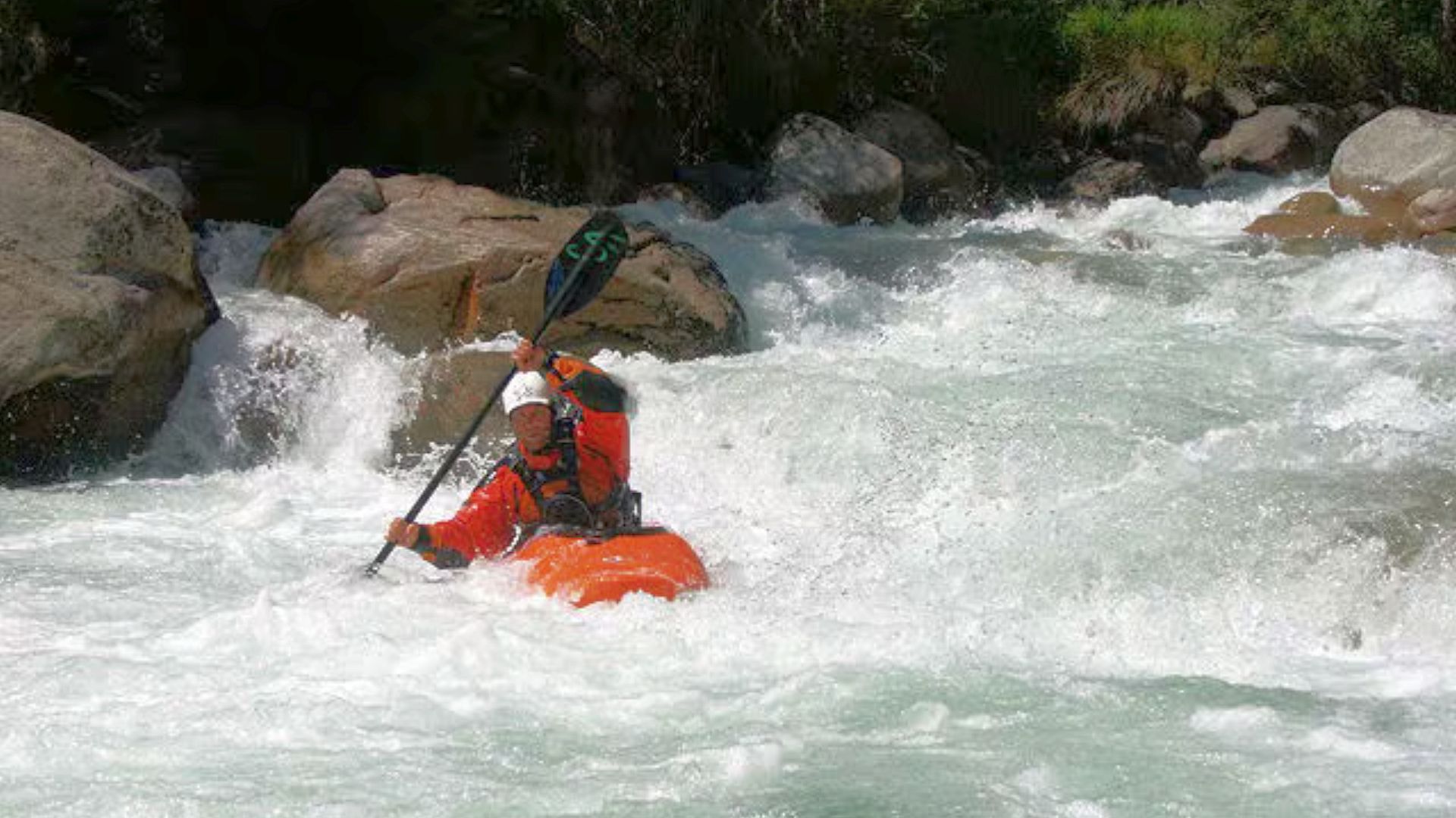 Kajak, Fluss Chychkan, Abschnitt Mittlerer Abschnitt ildwasser up to IV+ 