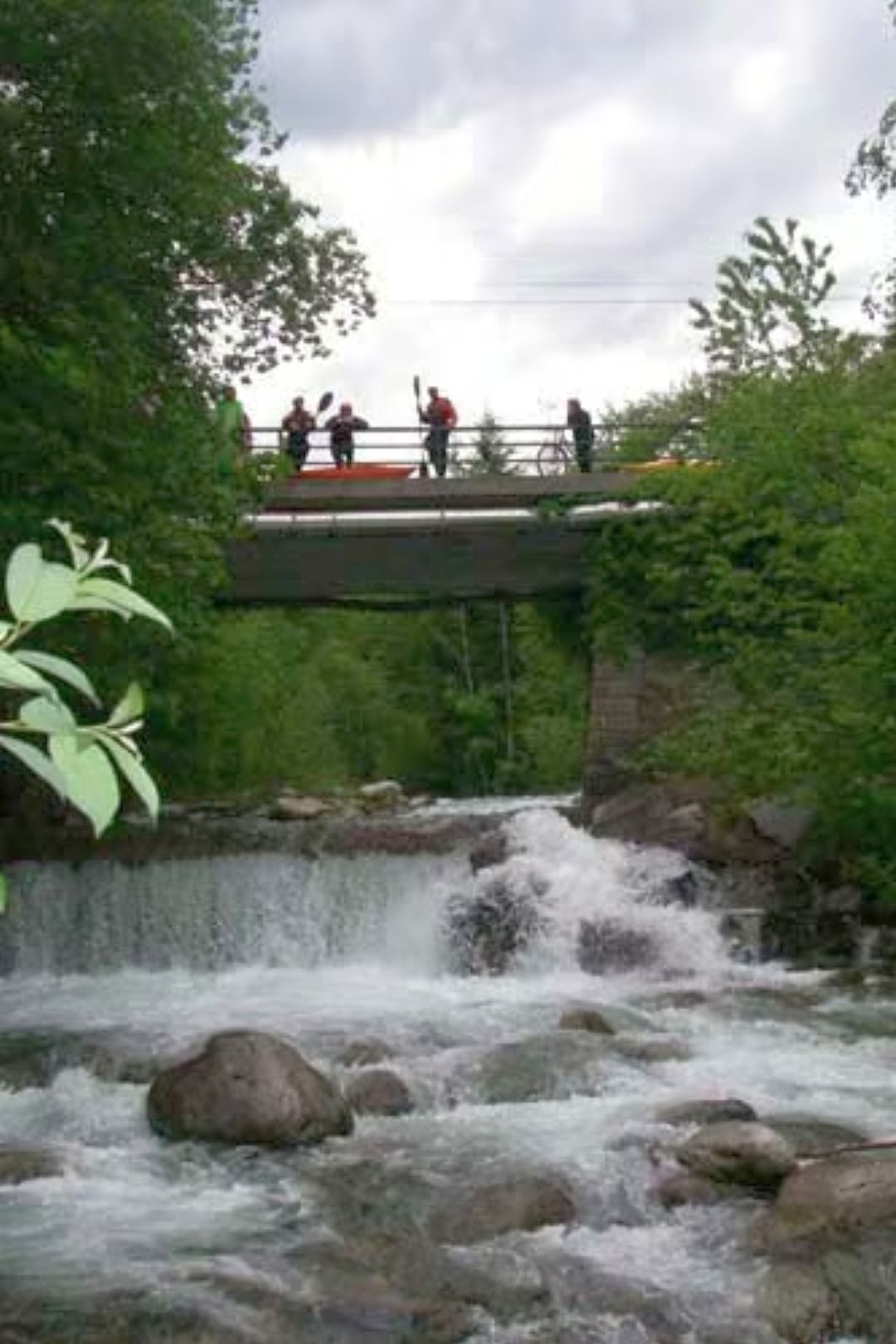 Kajak, Fluss Radlbach, Abschnitt Radl - Trebesing (Untere Etappe) Blick auf die erste Stufe 