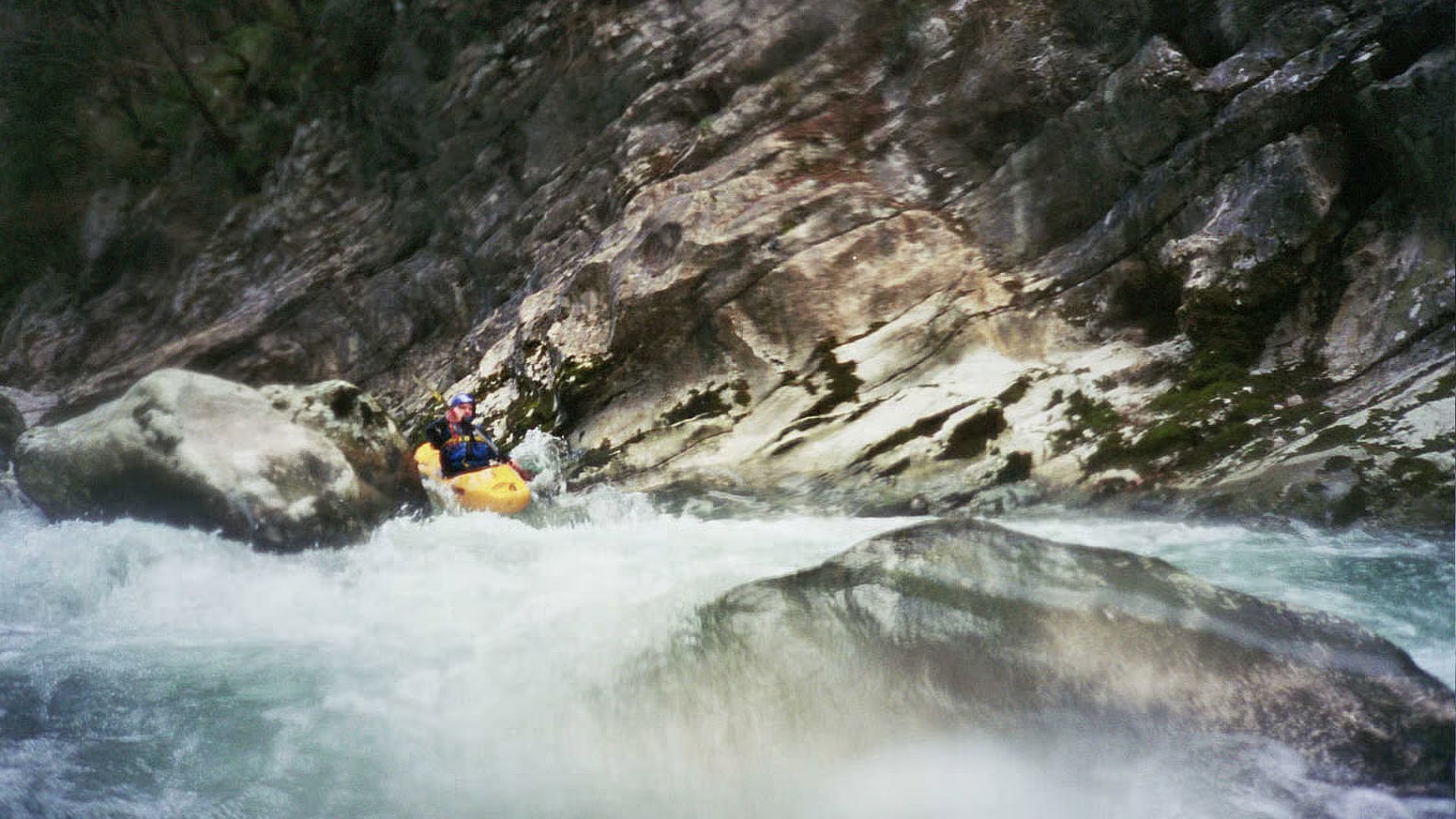 Kajak, Fluss Calore Lucano, Abschnitt Laurino - Remolino (Laurino Klamm) im Mittelteil der Klamm 