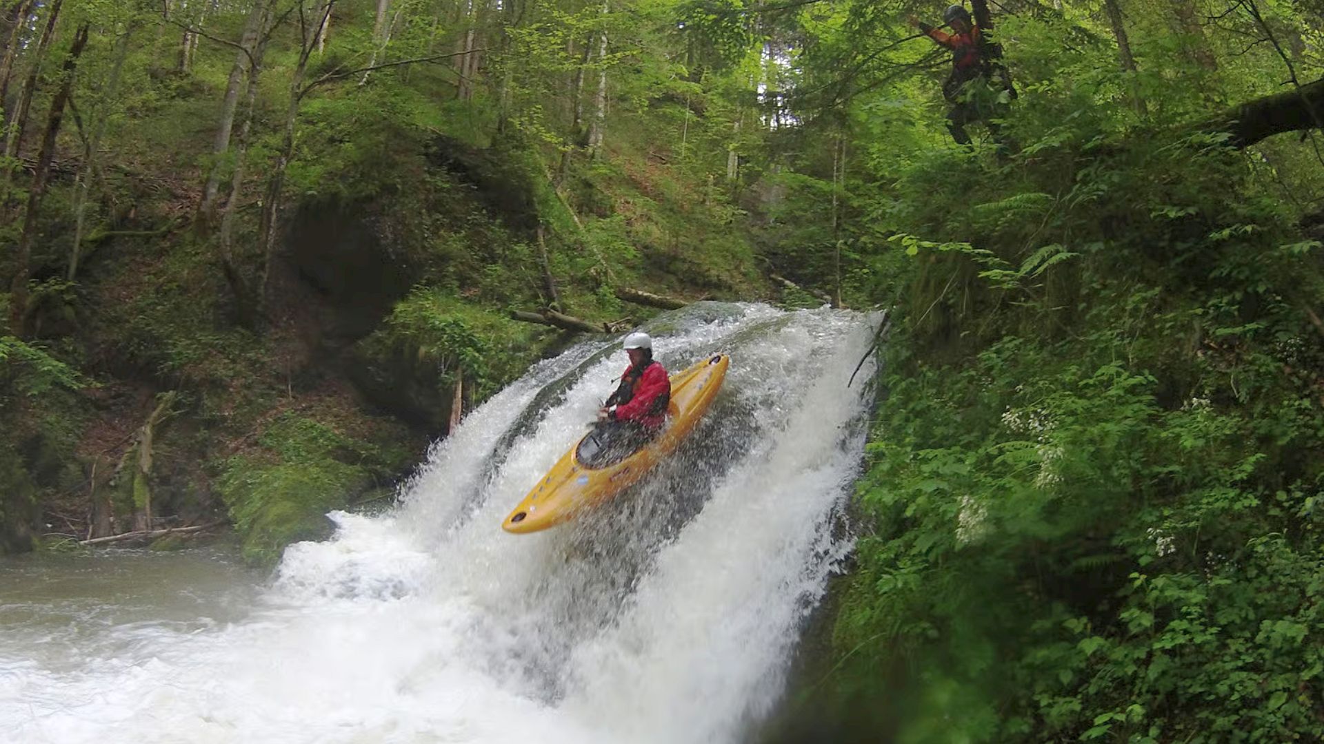 Kajak, Fluss Jugetach, Abschnitt Wiederhofen - Schüttentobel (Standardstrecke) der Wasserfall 