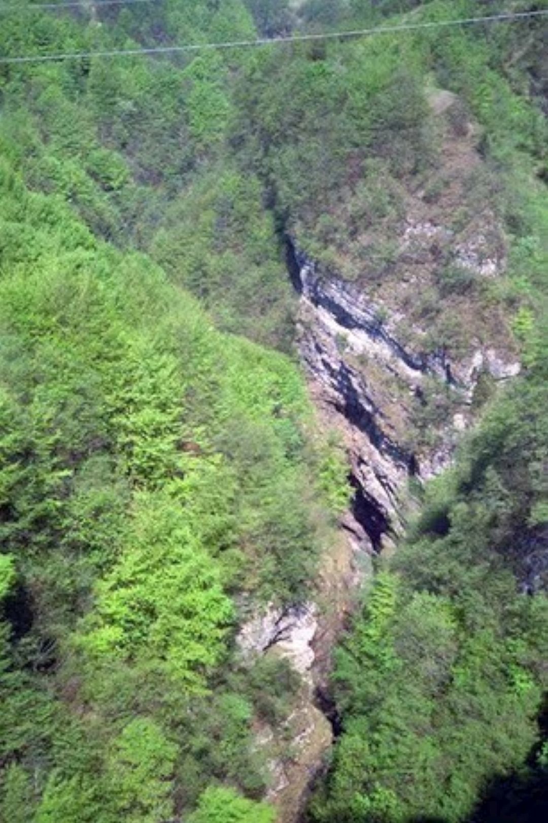 Kajak, Fluss Maè, Abschnitt Longarone - Mündung (Untere Klamm) Blick von oben, man sieht nichts 