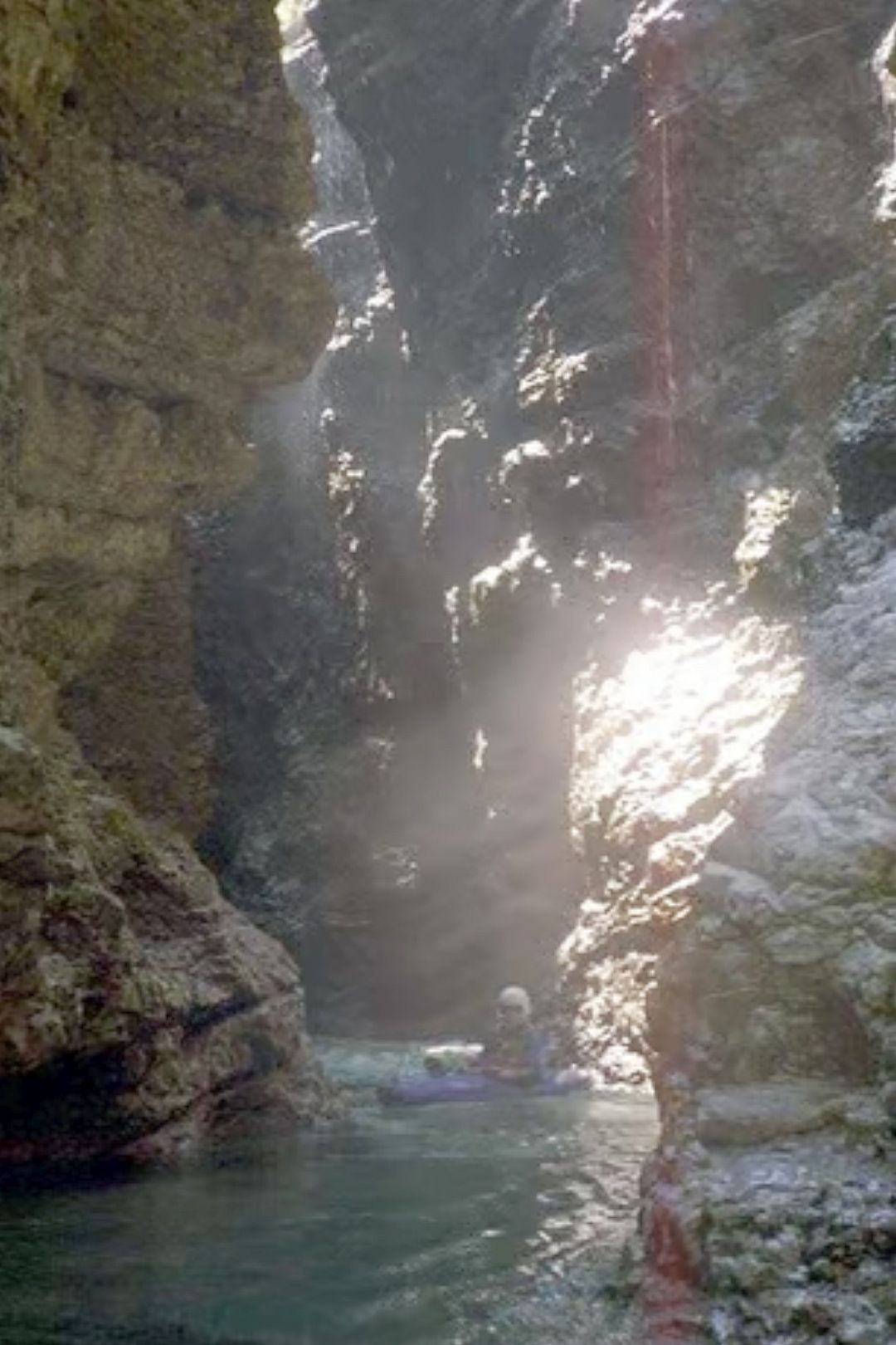 Kajak, Fluss Maè, Abschnitt Longarone - Mündung (Untere Klamm) gruselig, nichts für Leute mit Platzangst! 