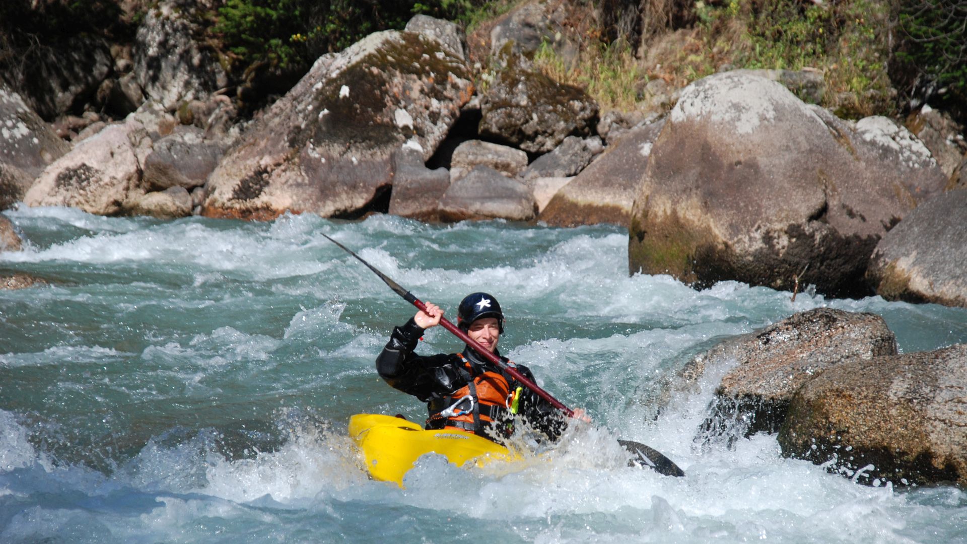 Kajak, Fluss Chychkan, Abschnitt Oberer Abschnitt lustiges, gefällereiches WW III 🛶 Roman H.